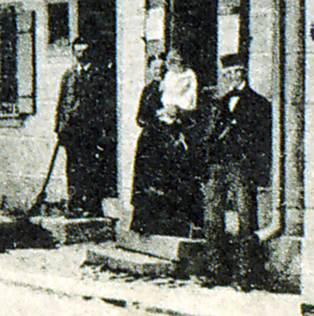 Rothermels in 1911- Heinrich Rothermel b 7.8.1875  & Family in front of the shop