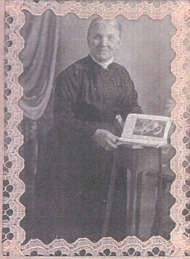 Jane Shaw - Naomi's mother